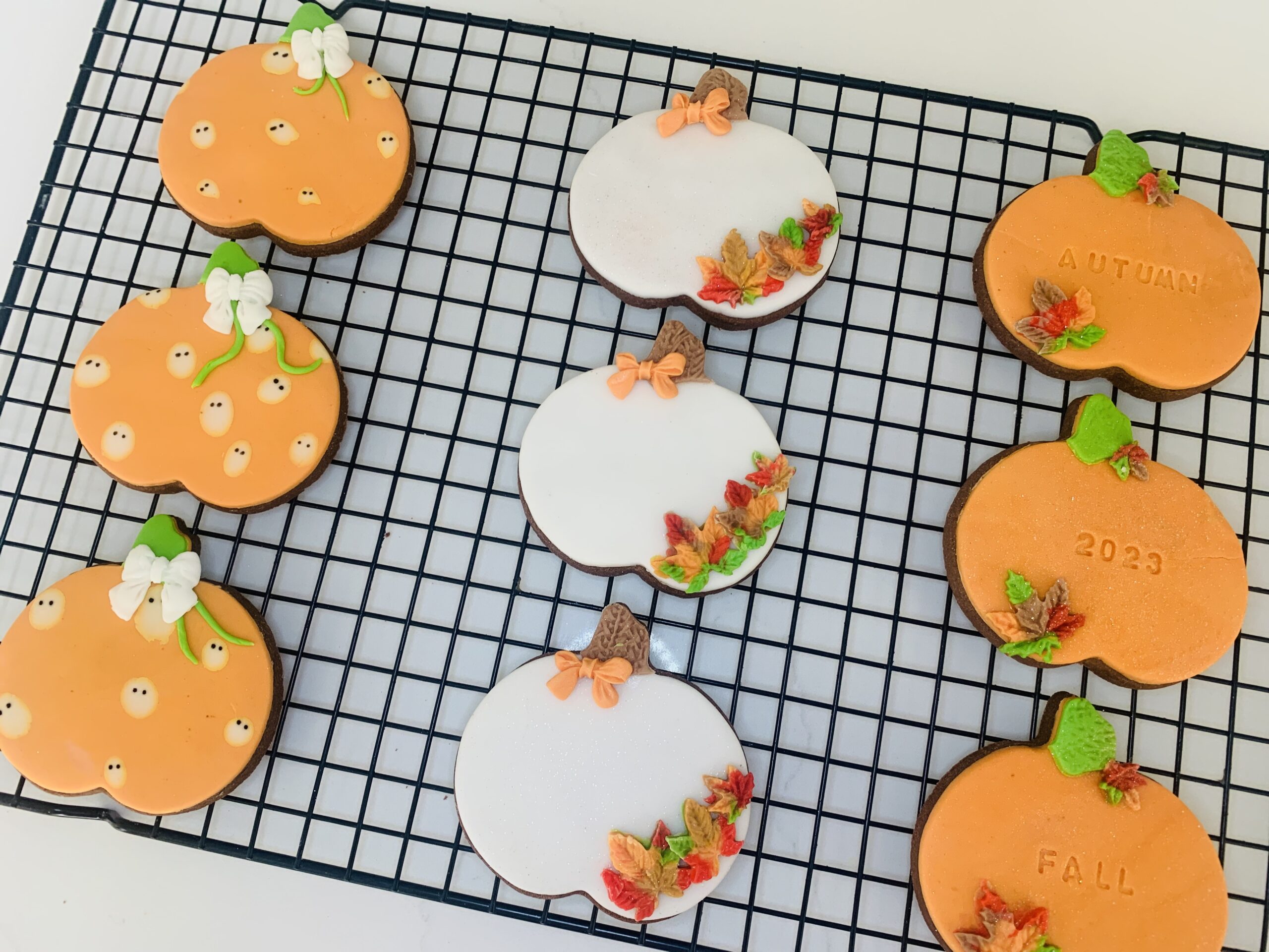 How to Make Autumn Pumpkin Fondant Cookies